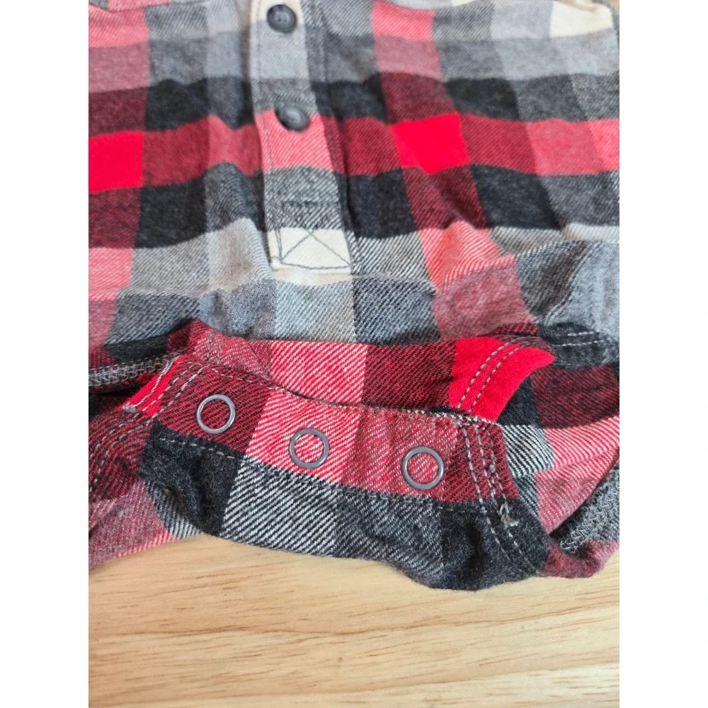 OshKosh B'gosh Baby Boy Red Black Plaid Flannel Bodysuit 9M 157434 D617